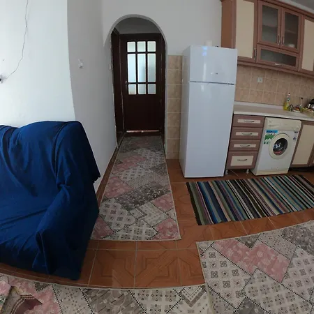Very Close To And Airport Apartment *